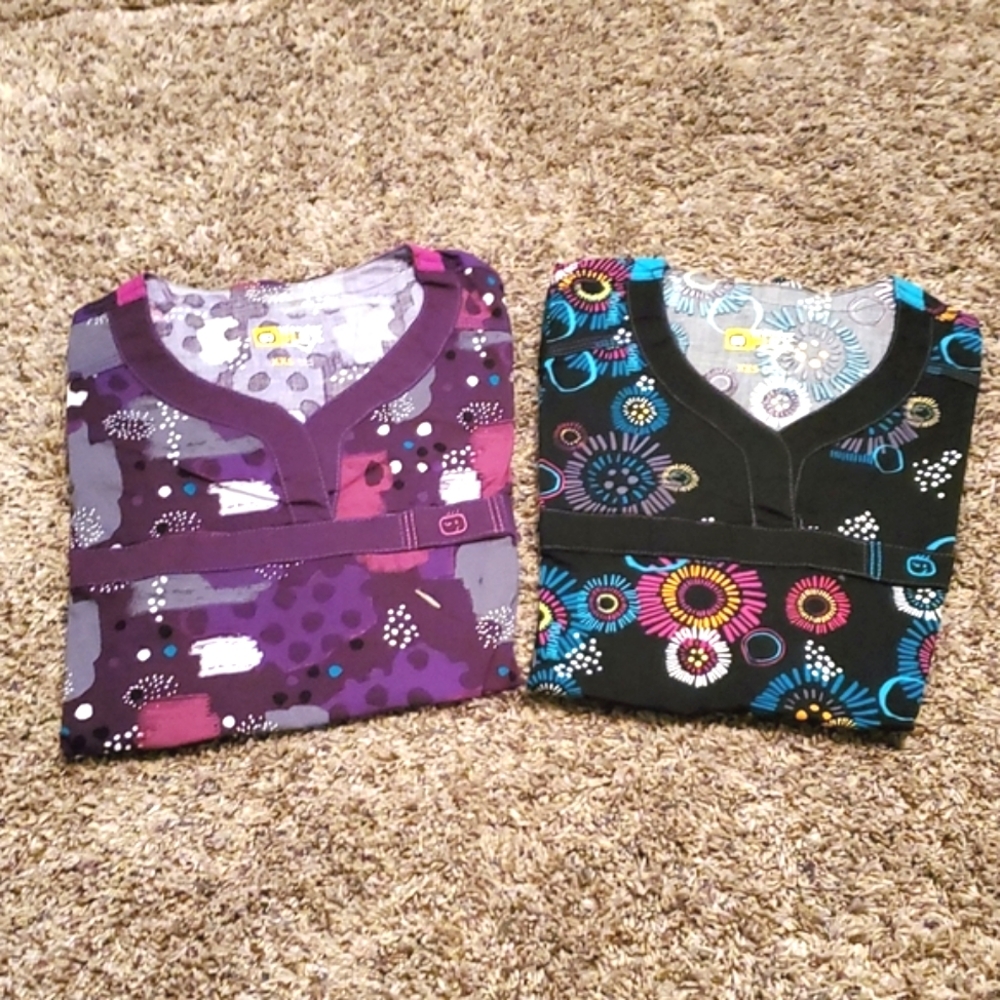 Sale 💥3/$30 Wonder Flex Stretch Printed Scrub Tops Lot of 2